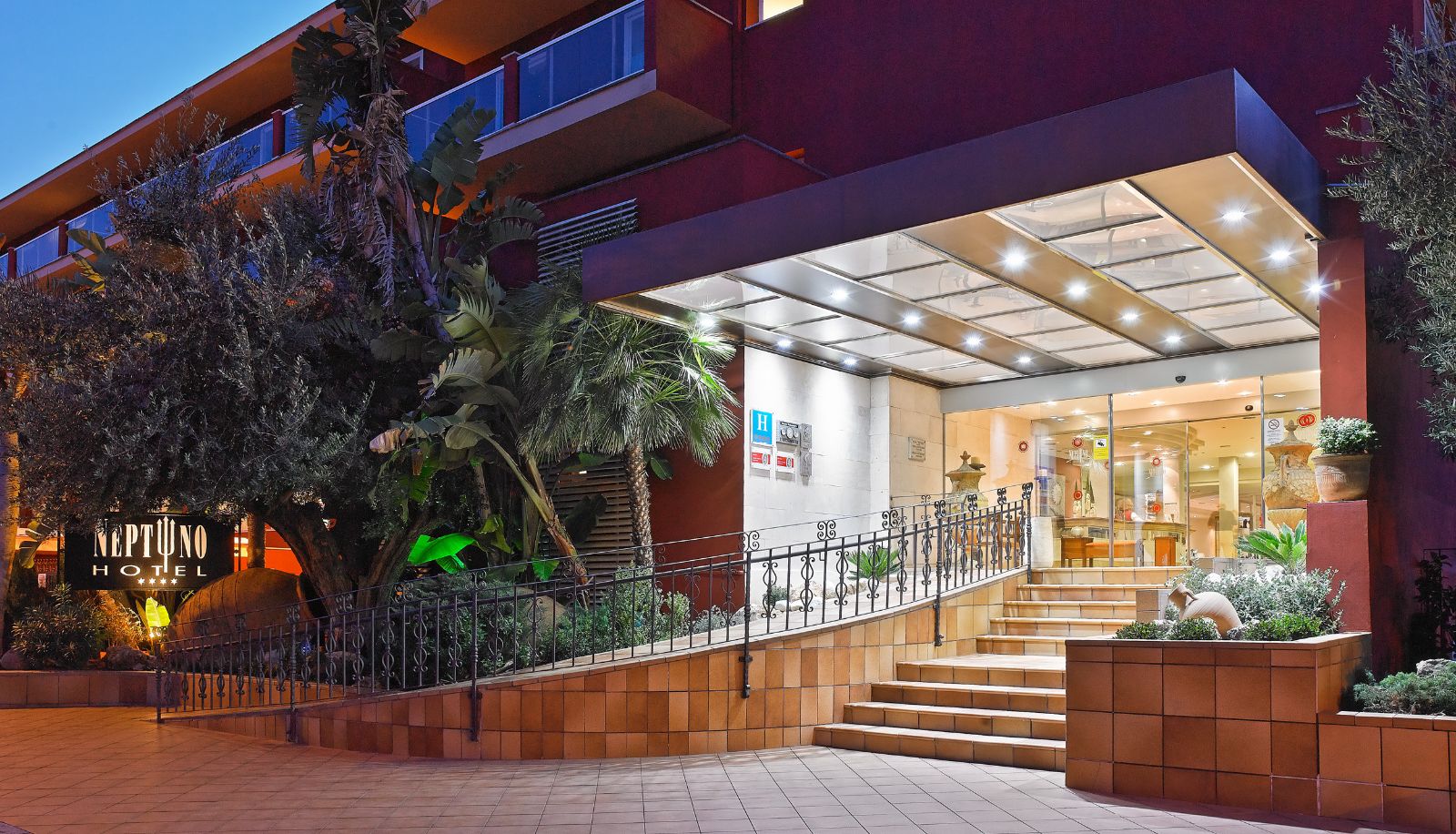 Area esterna dell'hotel - Universal Hotel Neptuno