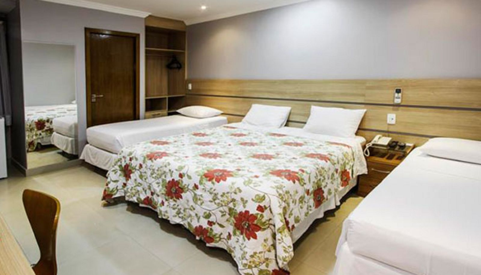 Quadruple room - Imperial Plaza Hotel