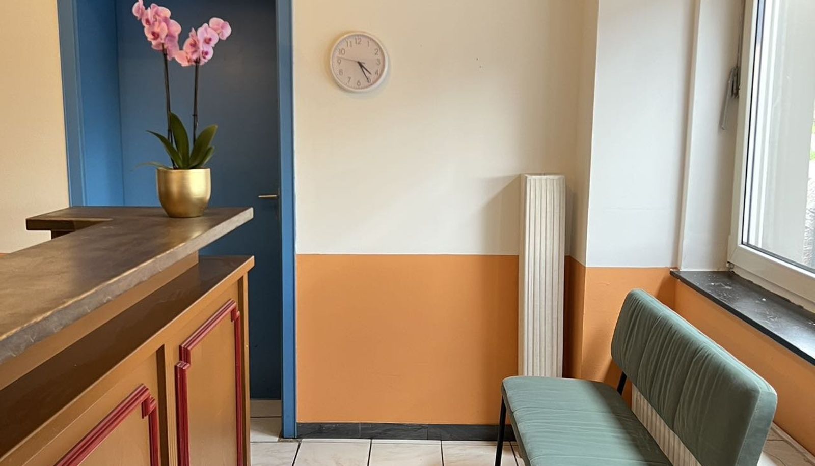 Recepción - Hotel Neo