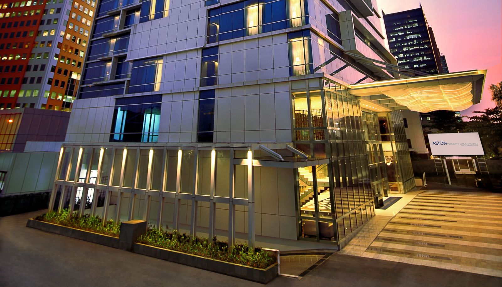 Zona exterior del hotel - Aston Priority Simatupang Hotel & Conference Center