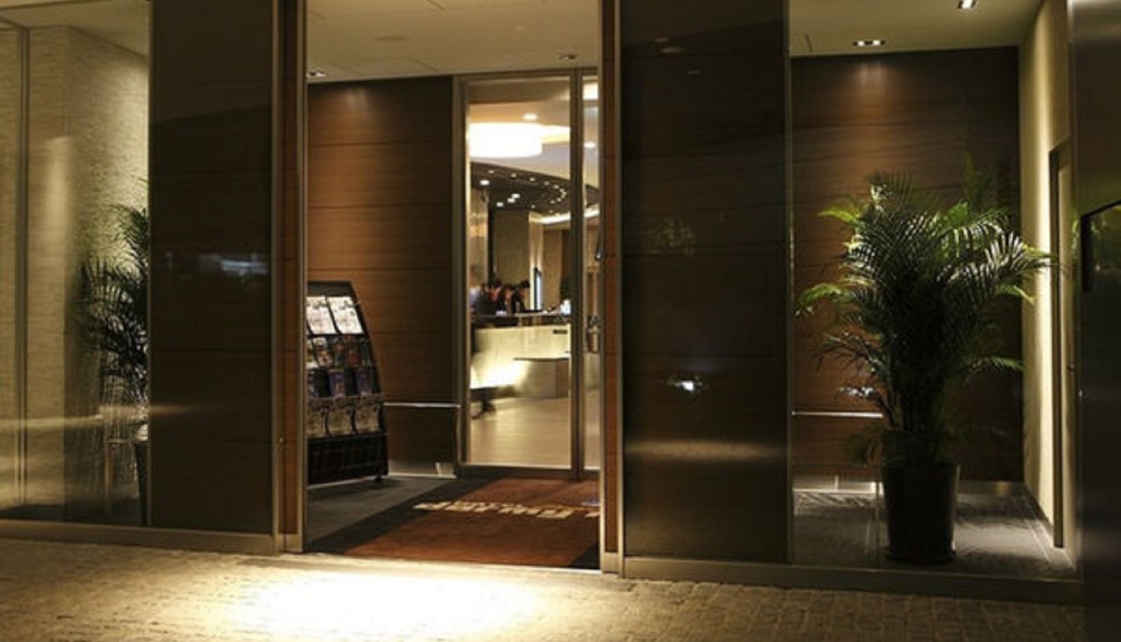 Zewnętrzna część hotelu - Dormy Inn Premium Shibuya Jingumae
