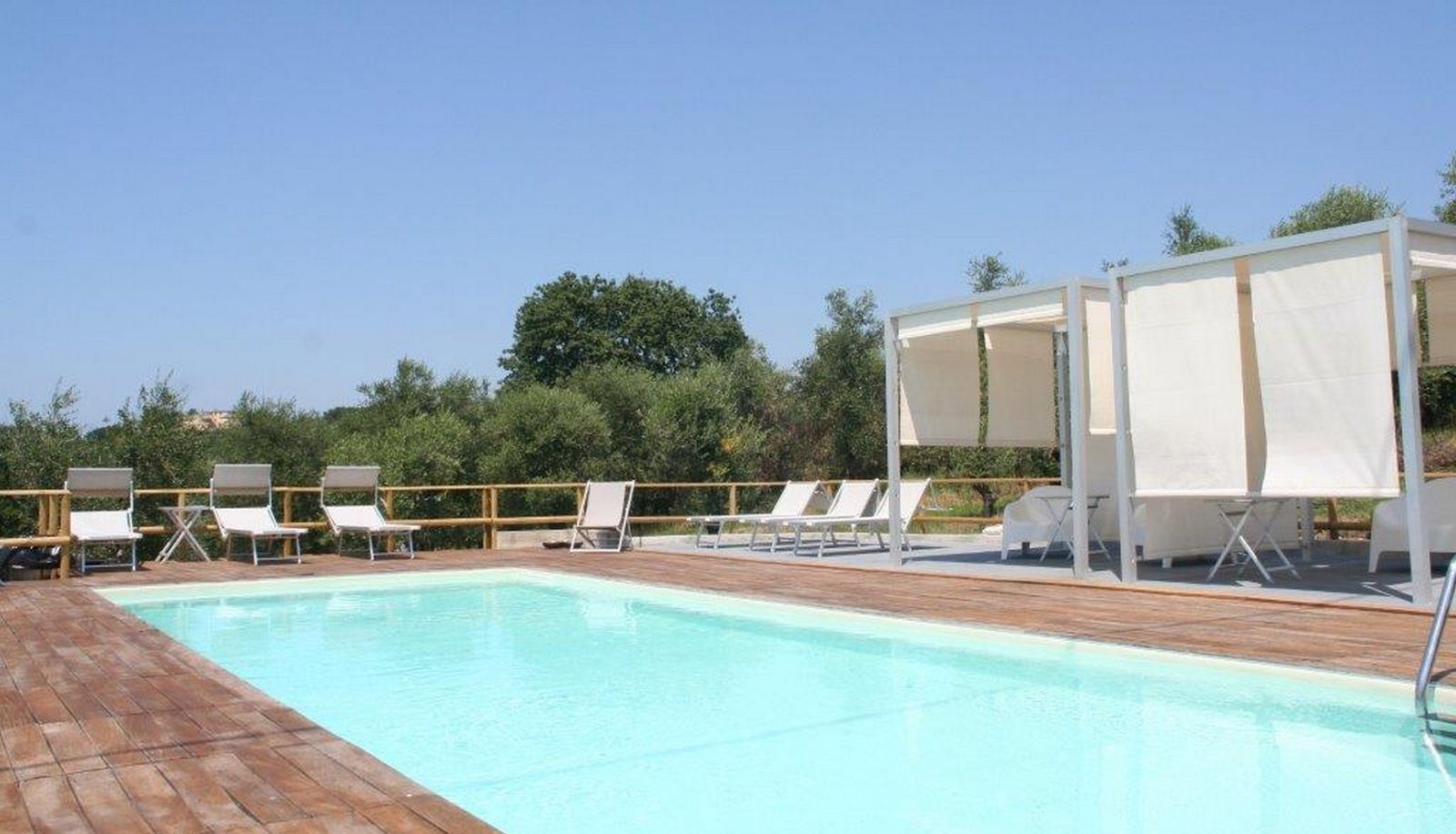 Piscina - A3Passi Agriturismo tra gli Ulivi