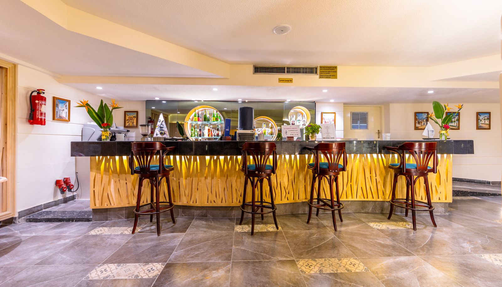 Bar - Flamenco Beach Resort