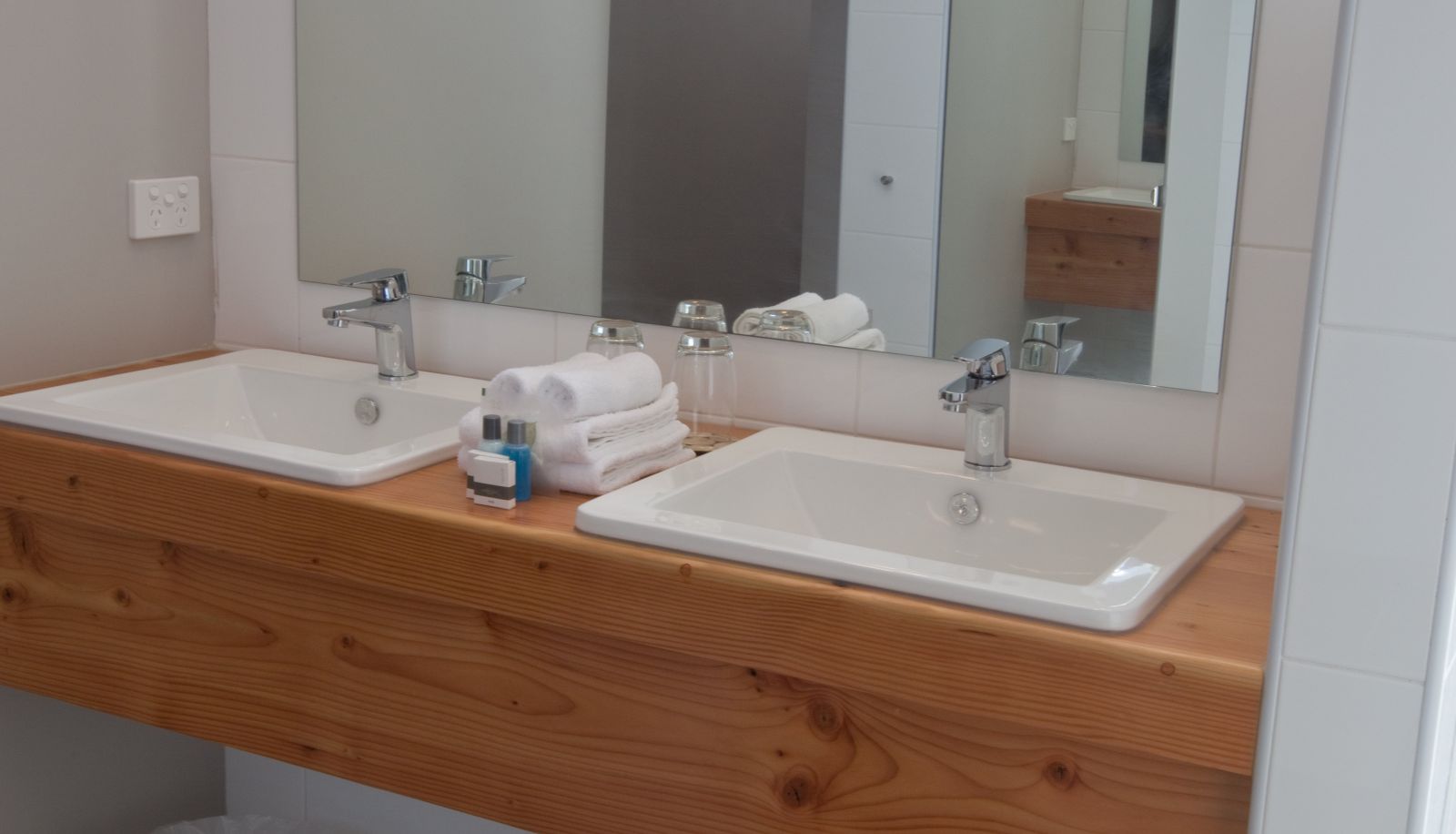 Kamer met uitzicht op het zwembad - Maand Up