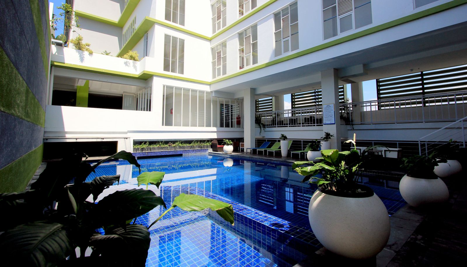 Piscina - Hotel Dafam Fortuna Seturan