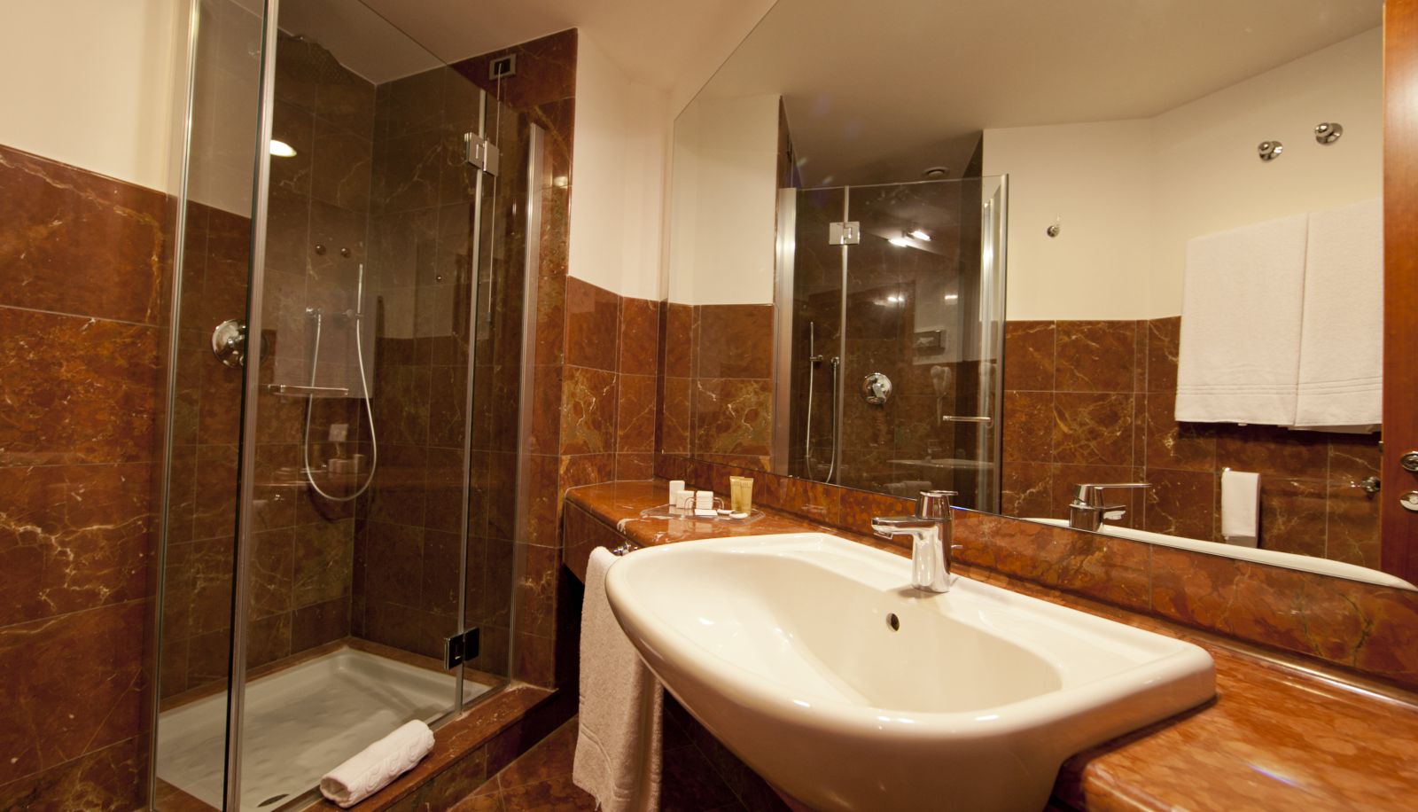 Salle de bain - B&B HOTELS - Hotel Trapani Crystal