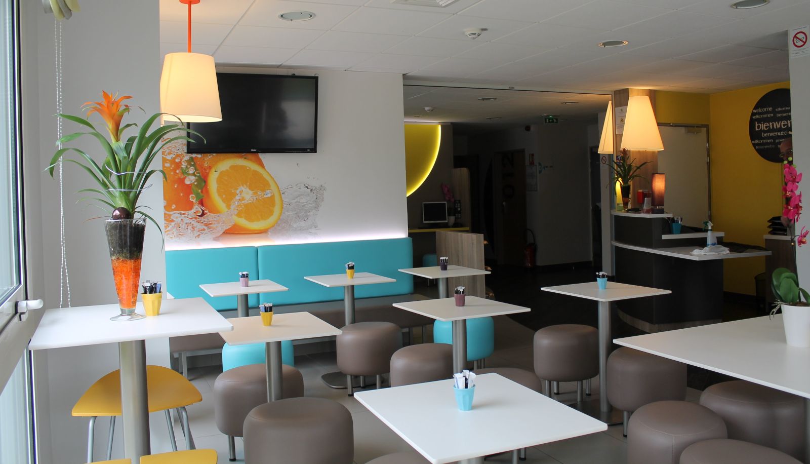 Salle de petit-déjeuner - FIRST INN HOTEL Blois