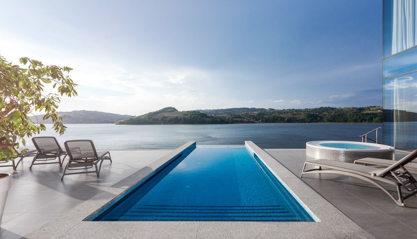 Piscine - Heron Live Hotel