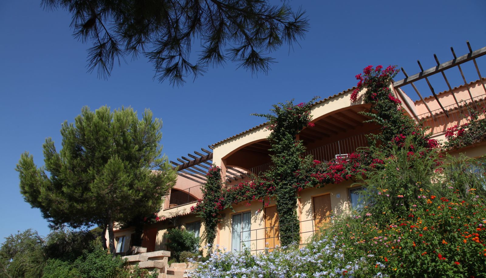 Area esterna dell'hotel - SENTIDO Pula Suites Golf & Spa
