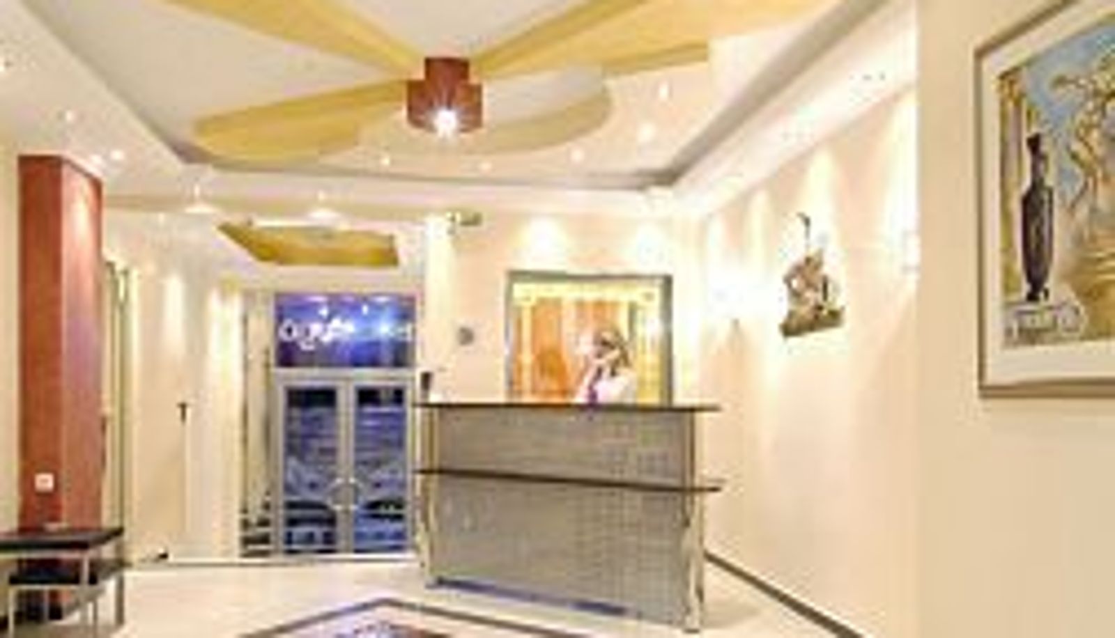Lobby - Anita