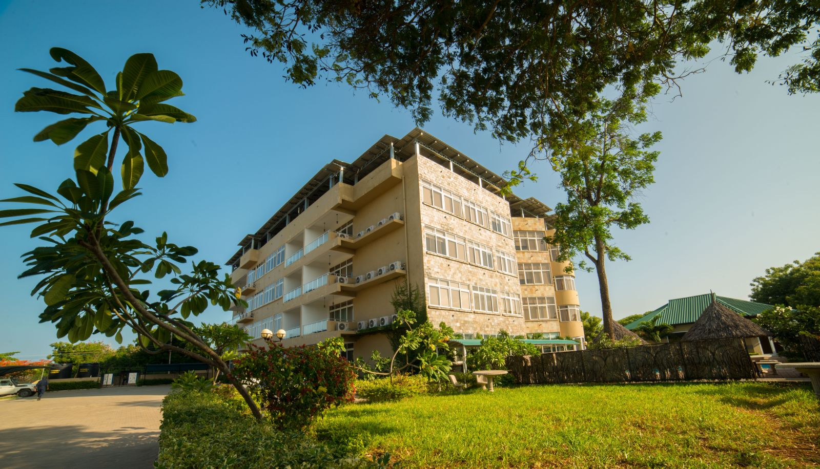 Zewnętrzna część hotelu - Colosseum Square Luxury Apartments