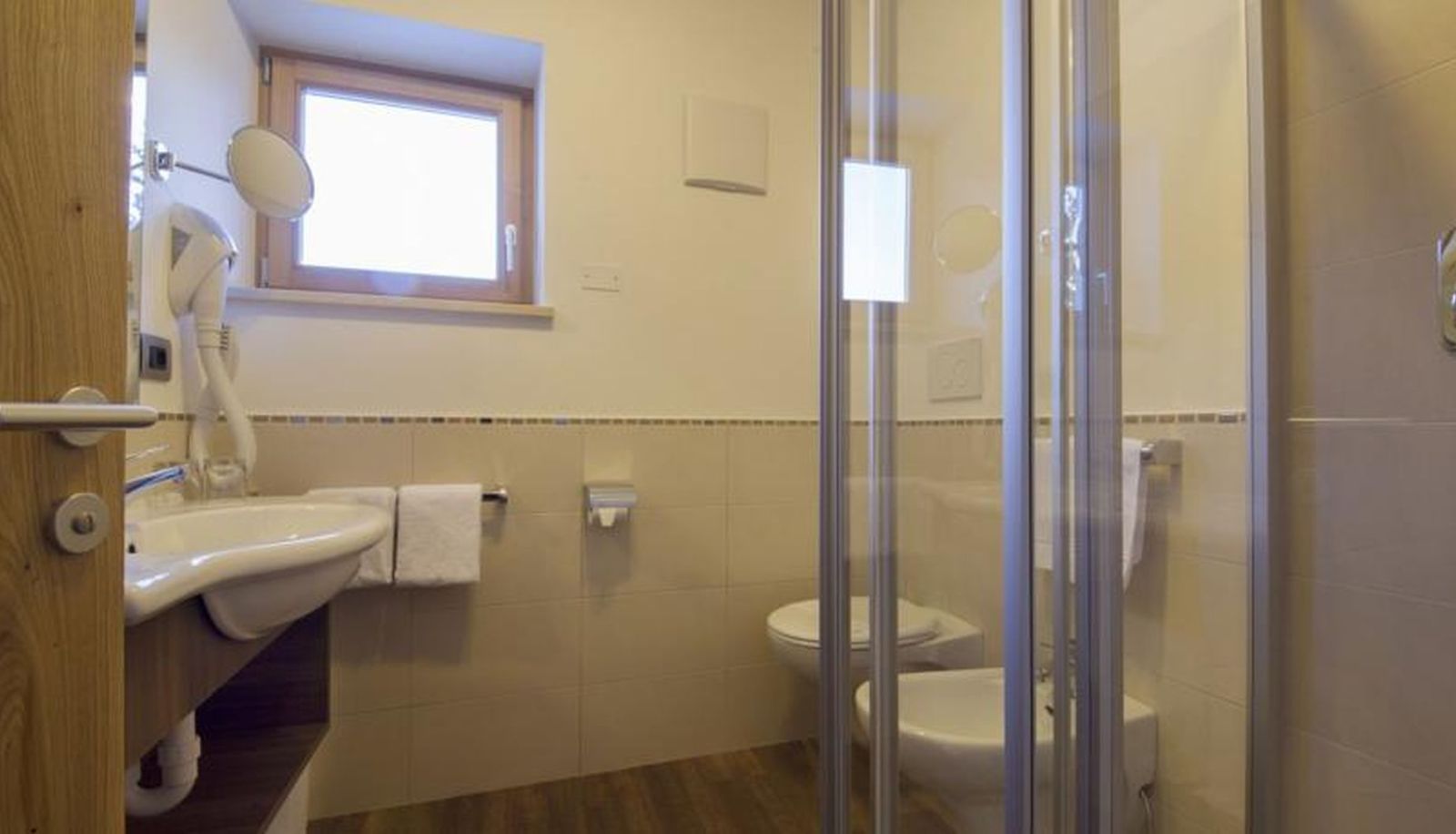 Badezimmer - Garnì Lastei