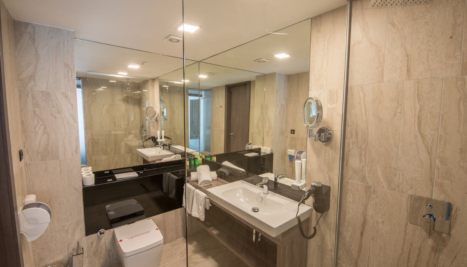 Bathroom - Hotel Hills Sarajevo Congress & Thermal spa resort