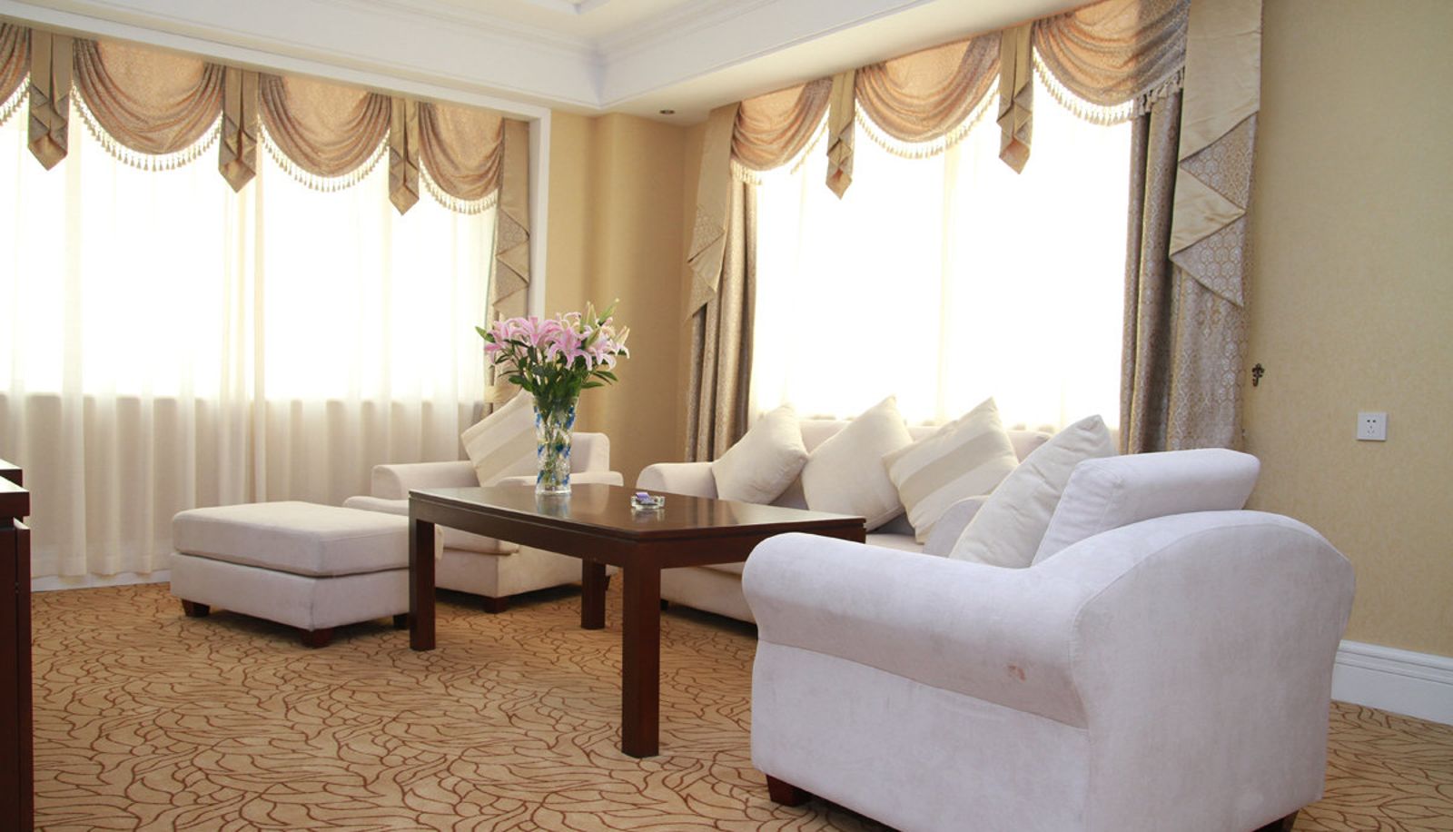 Suite - Inzone Garland Hotel