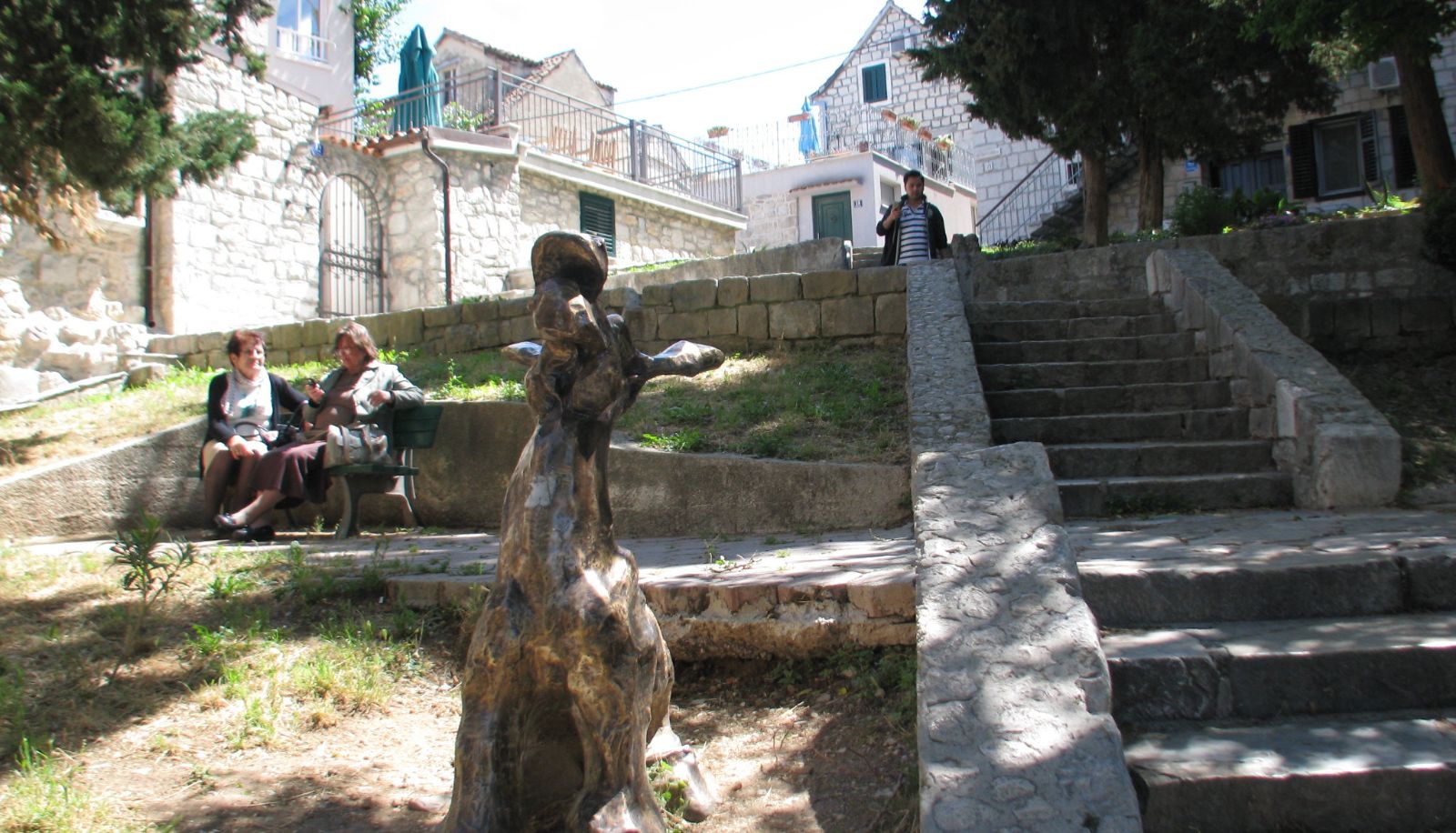 Environs - Split-Center-Rooms