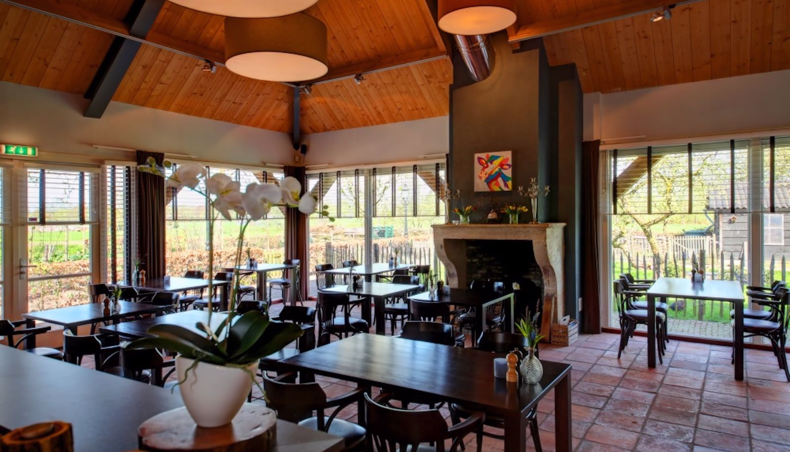 Salle de petit-déjeuner dans le restaurant - Hof van 's Gravenmoer