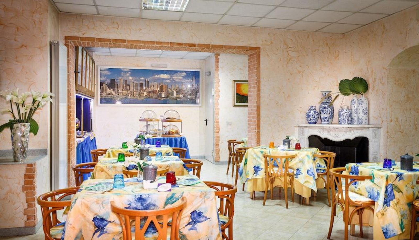 Breakfast room within the restaurant - Veronese