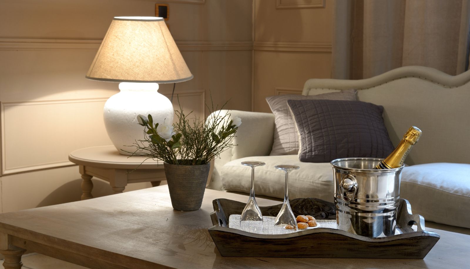 Television room - Hôtel de la Balance The Originals Boutique
