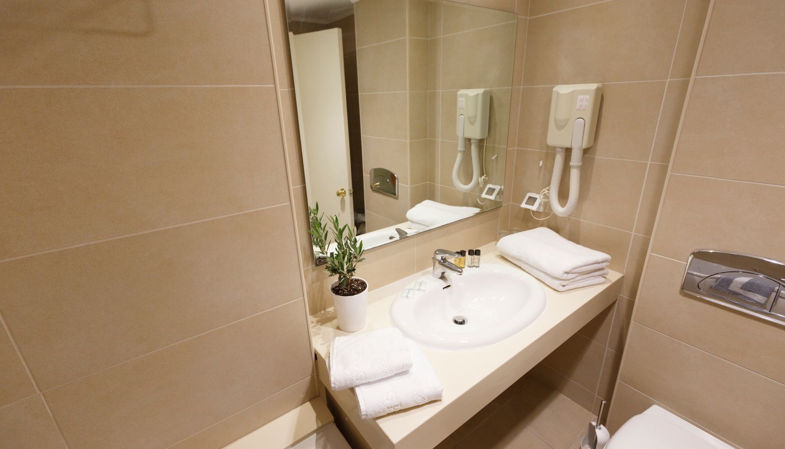 Badezimmer - LINDOS VILLAGE RESORT & SPA ADULTS  ONLY