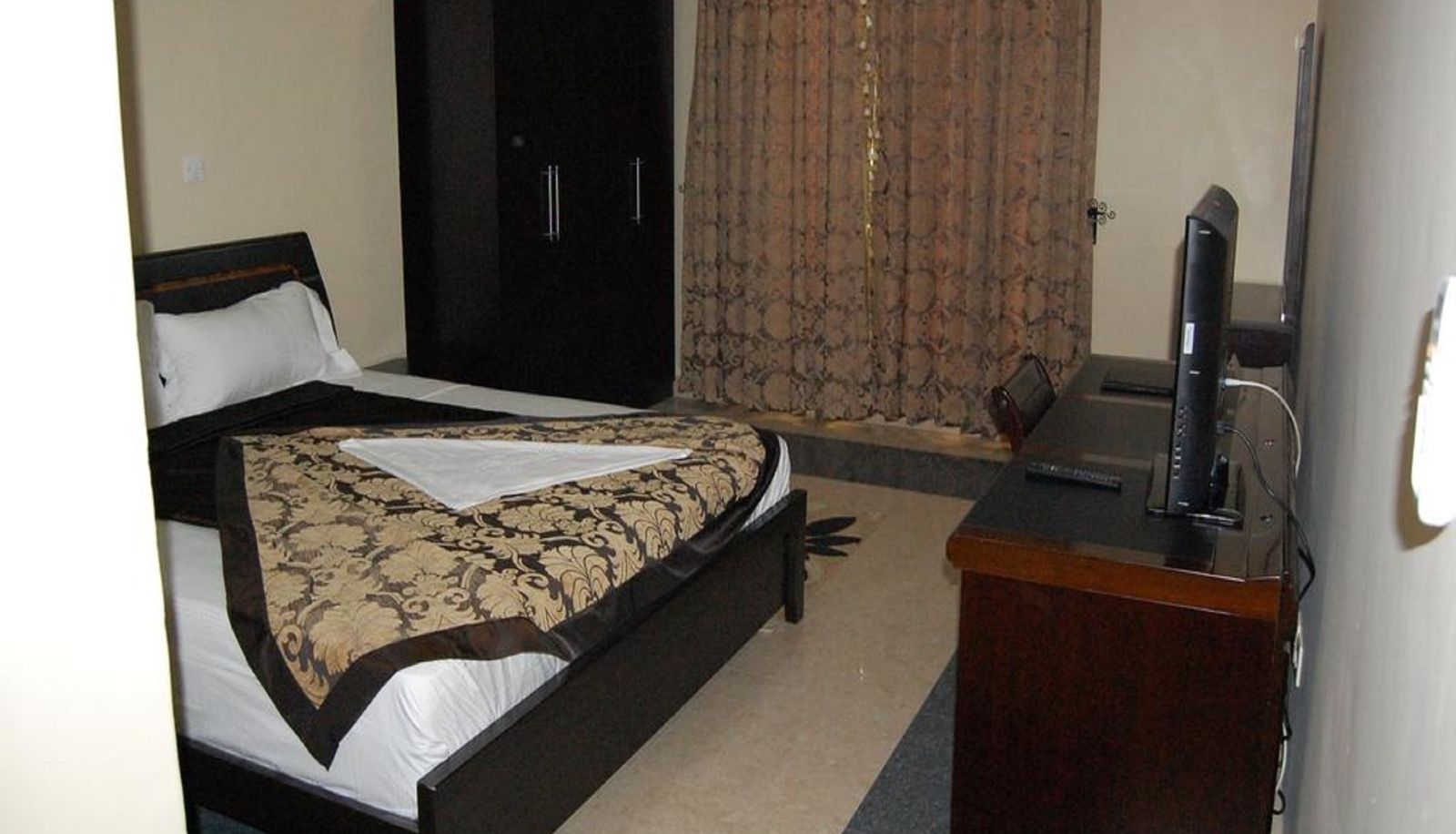 Superior room (single) - City Hill Hotel