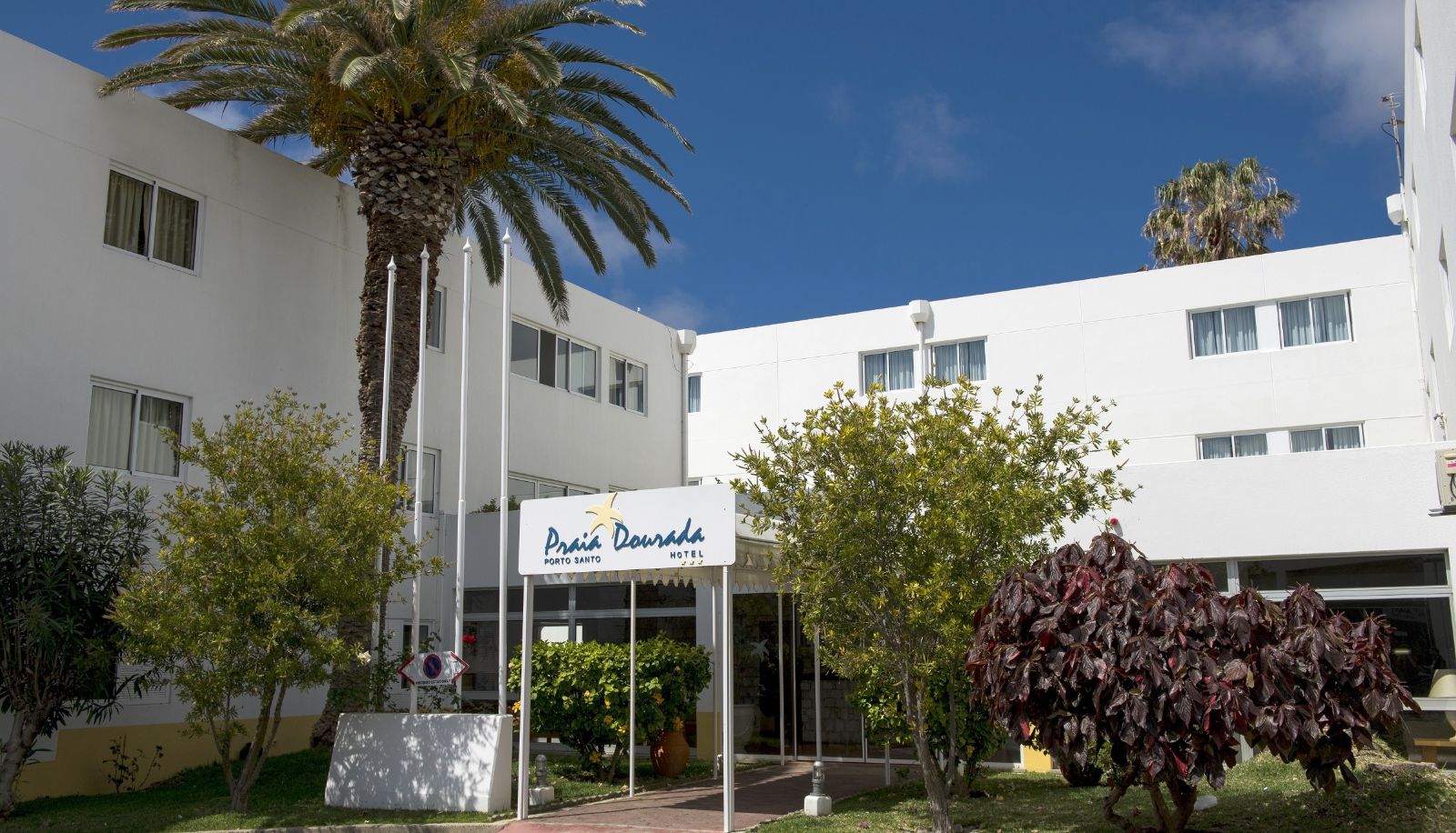 Hotel outdoor area - Praia Dourada