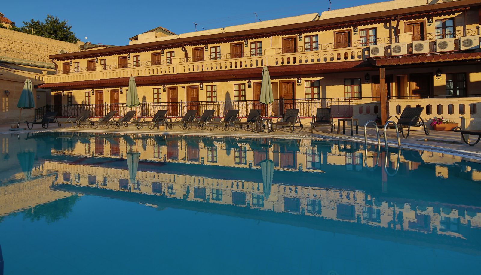 Piscina - Burcu Kaya Hotel