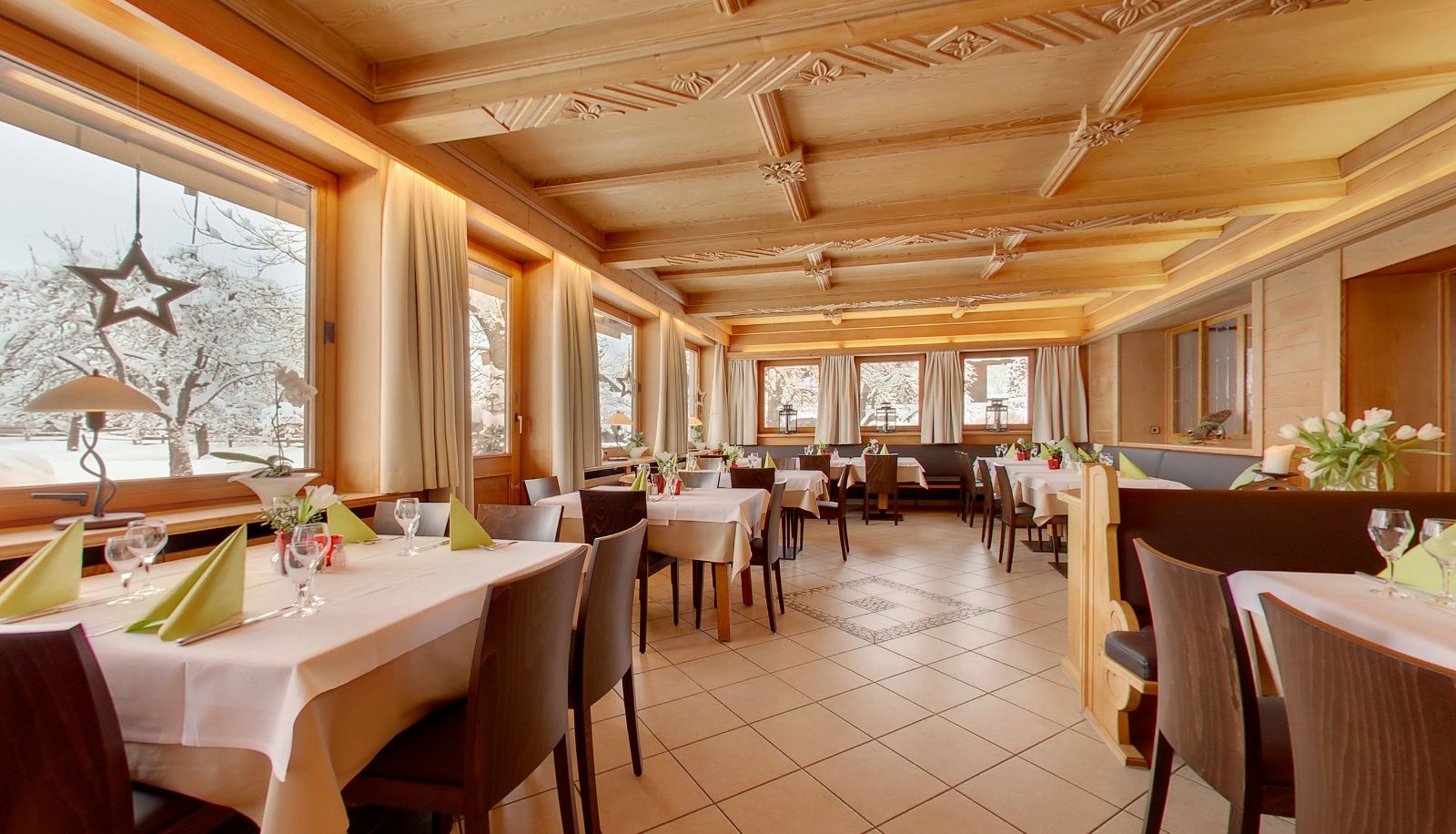 Sala de desayunos dentro del restaurante - Alpenhof