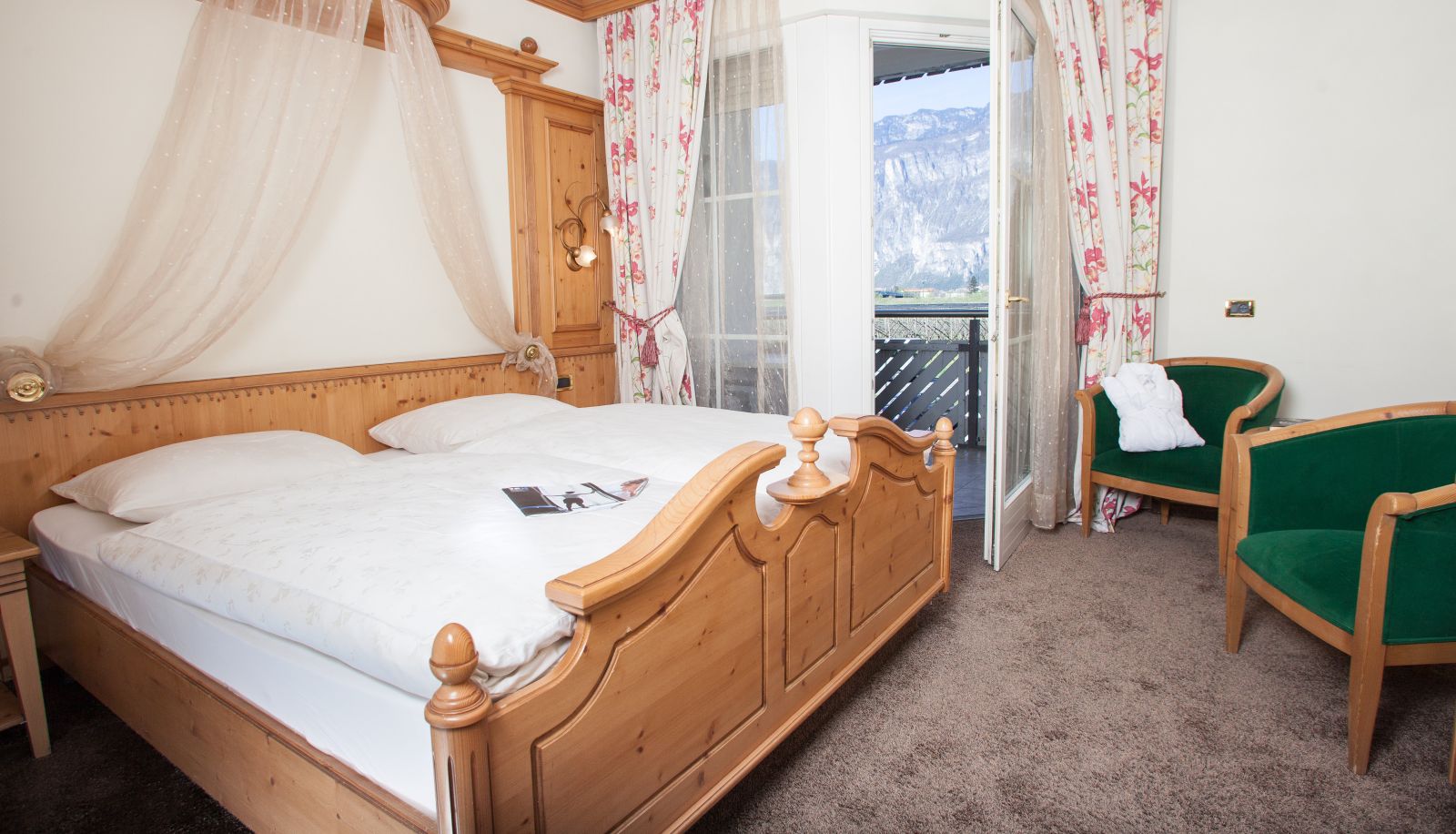 Camera con balcone - Hotel Comfort Erica Dolomiti Val d'Adige