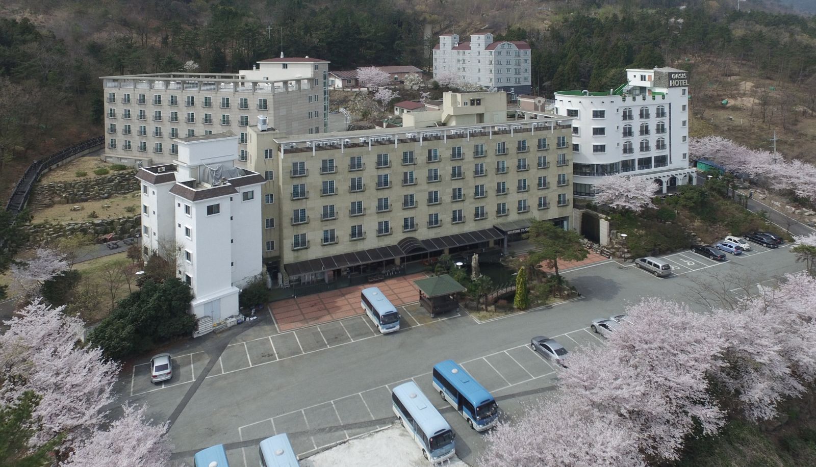 Zewnętrzna część hotelu - OASIS HOTEL GEOJE