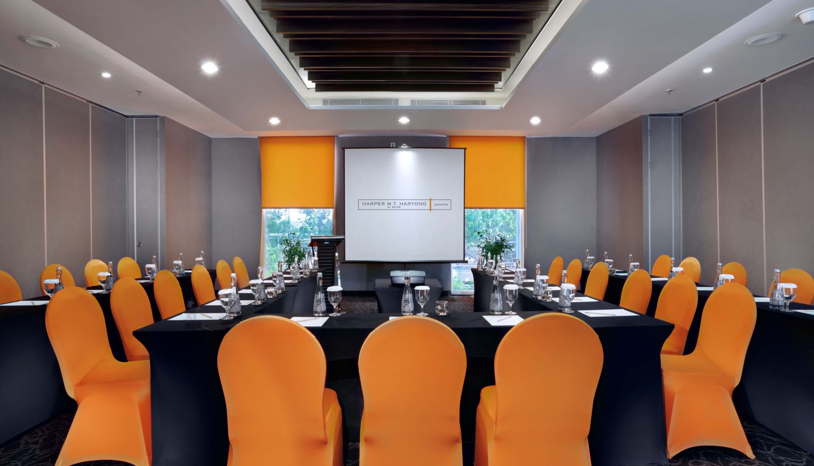 Meeting room - Harper MT. Haryono