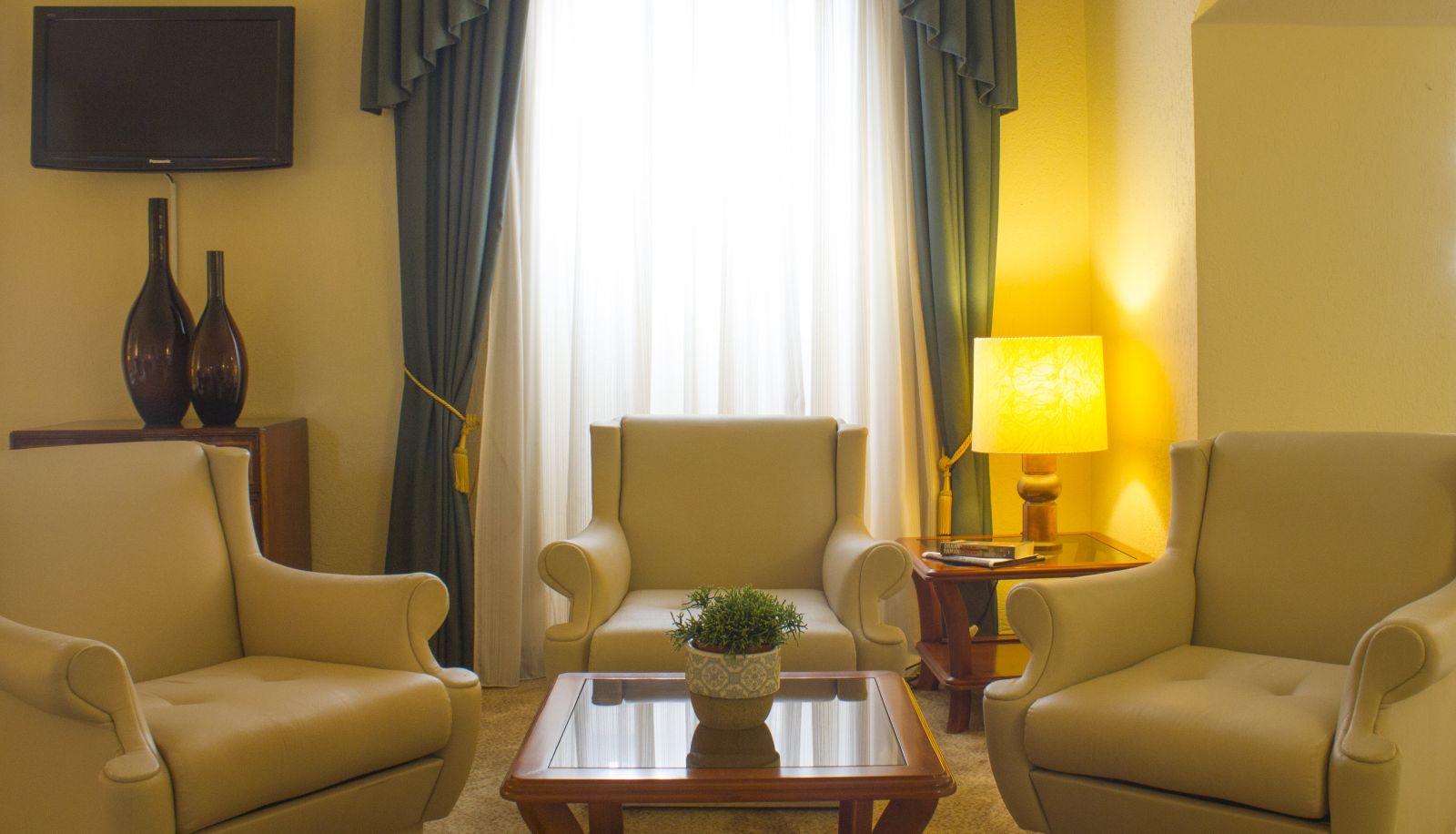 Hall - Supetar