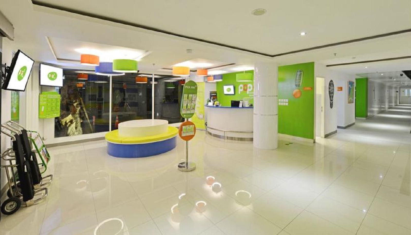 Hall - POP! Hotel Hardys Singaraja Square