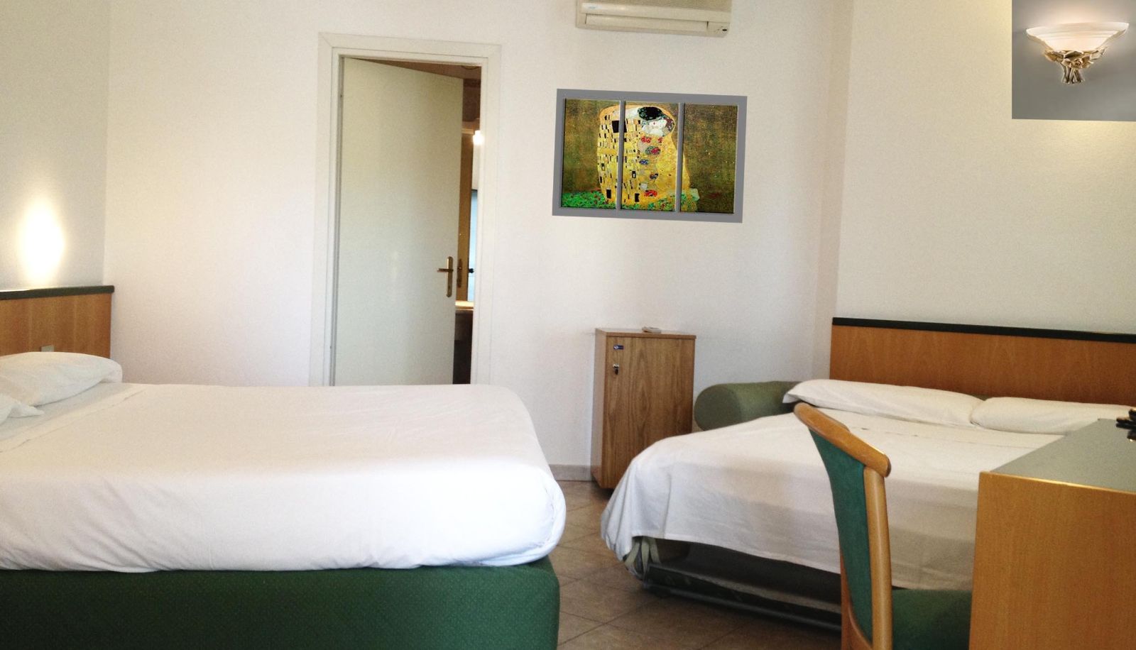 Pokój czteroosobowy - Ambrosio La Corte Fashion Hotel