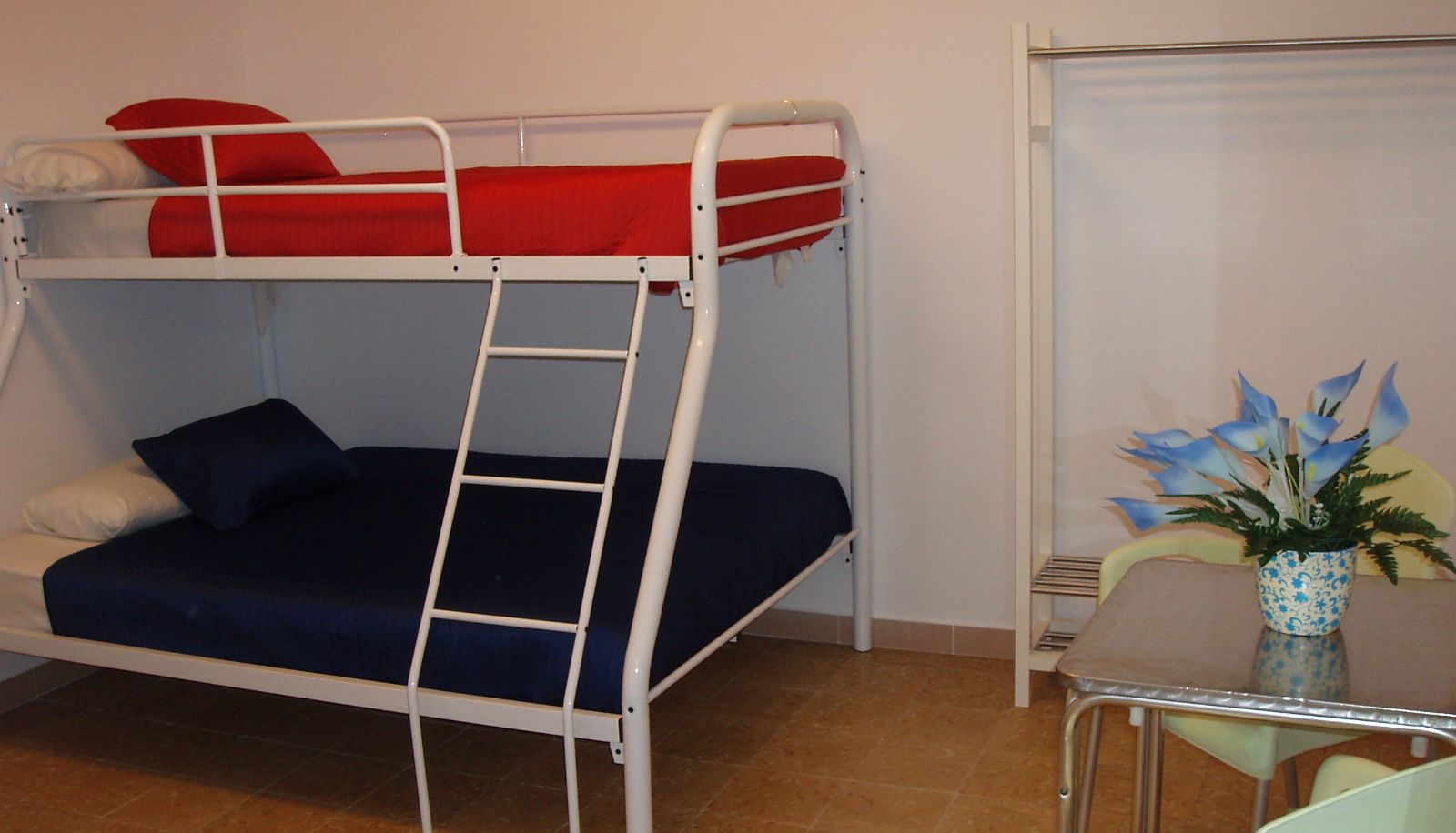 Dreibettzimmer - Estrella de Mar Youth Hostel