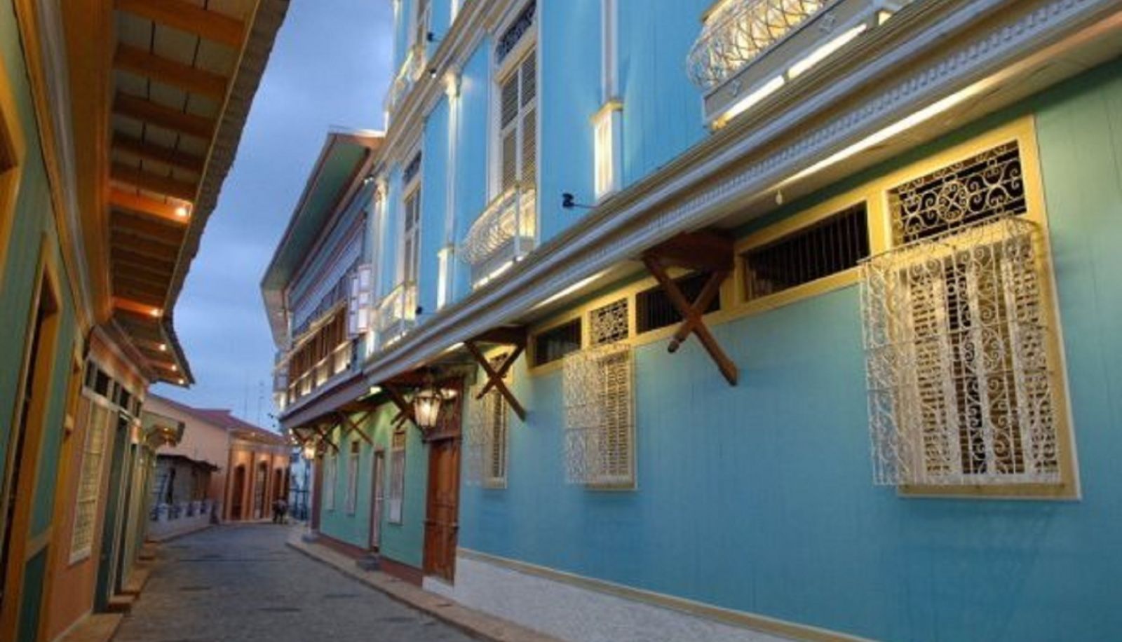 Zona exterior del hotel - Continental