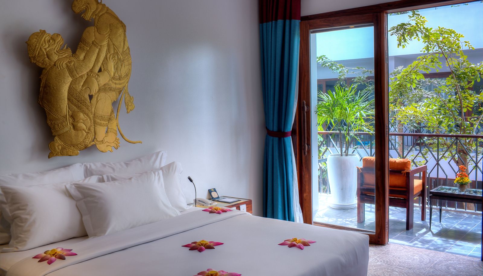 Zimmer mit Poolblick - Golden Temple Retreat