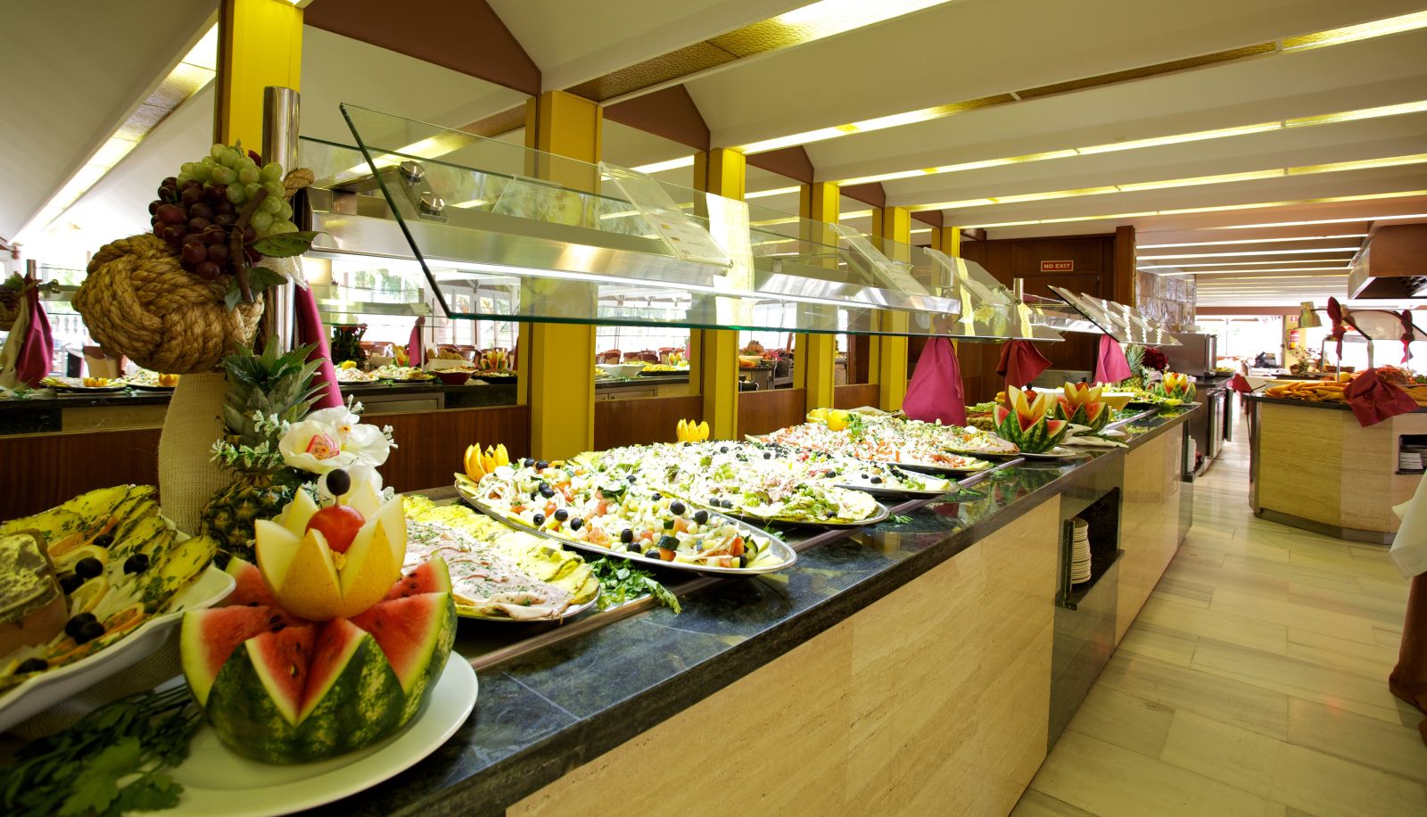 Sala śniadaniowa w restauracji - Seramar Sunna Park