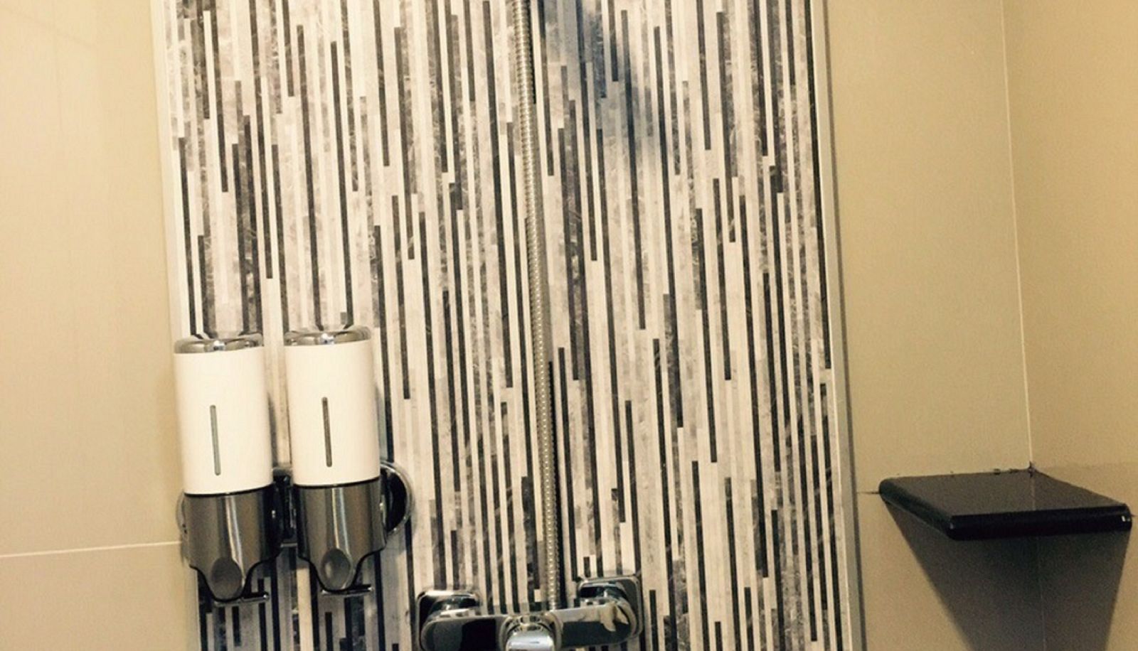 Bagno - D & D Inn
