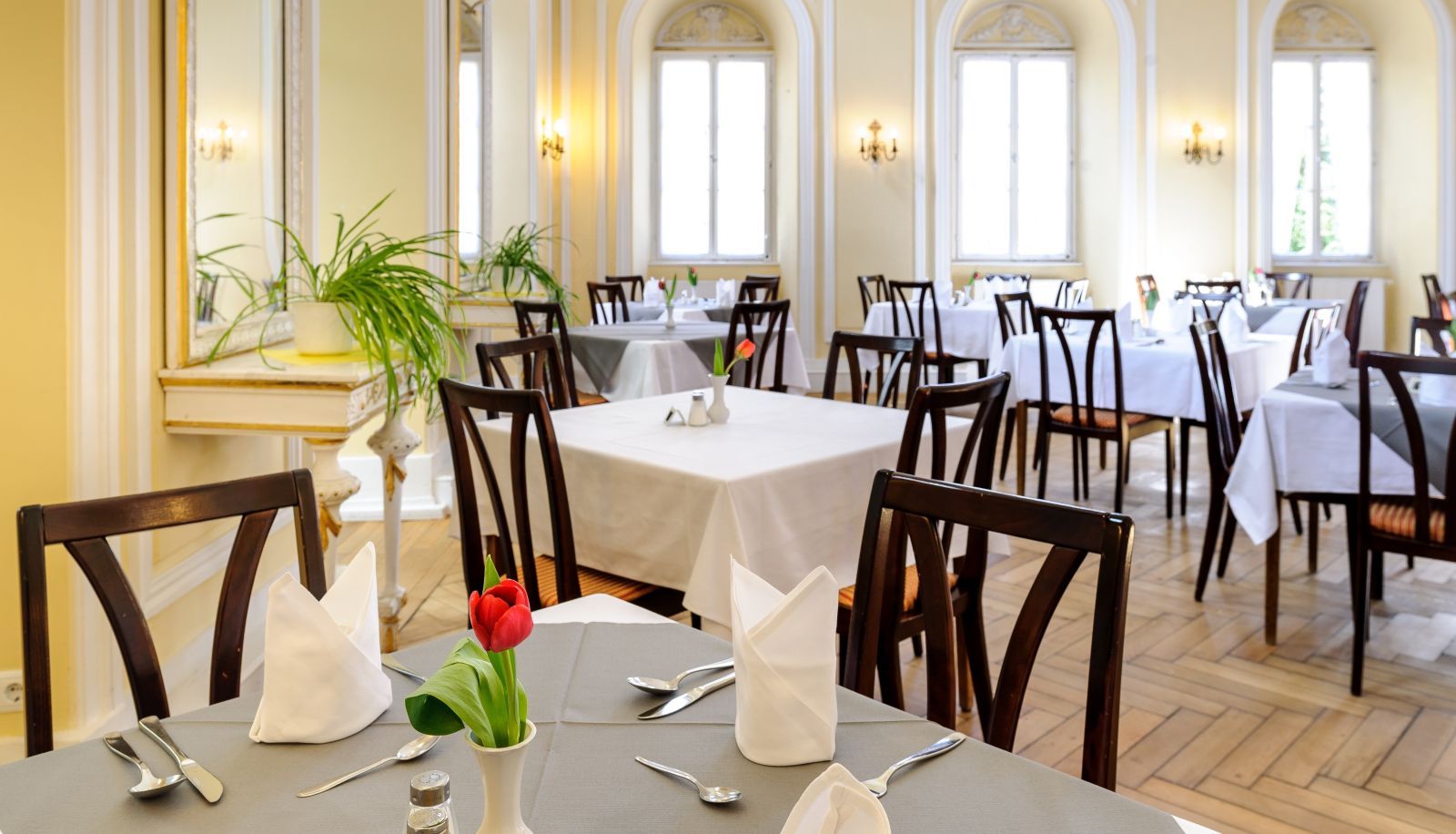 Ontbijtzaal in het restaurant - Kurhaus Bad Bocklet