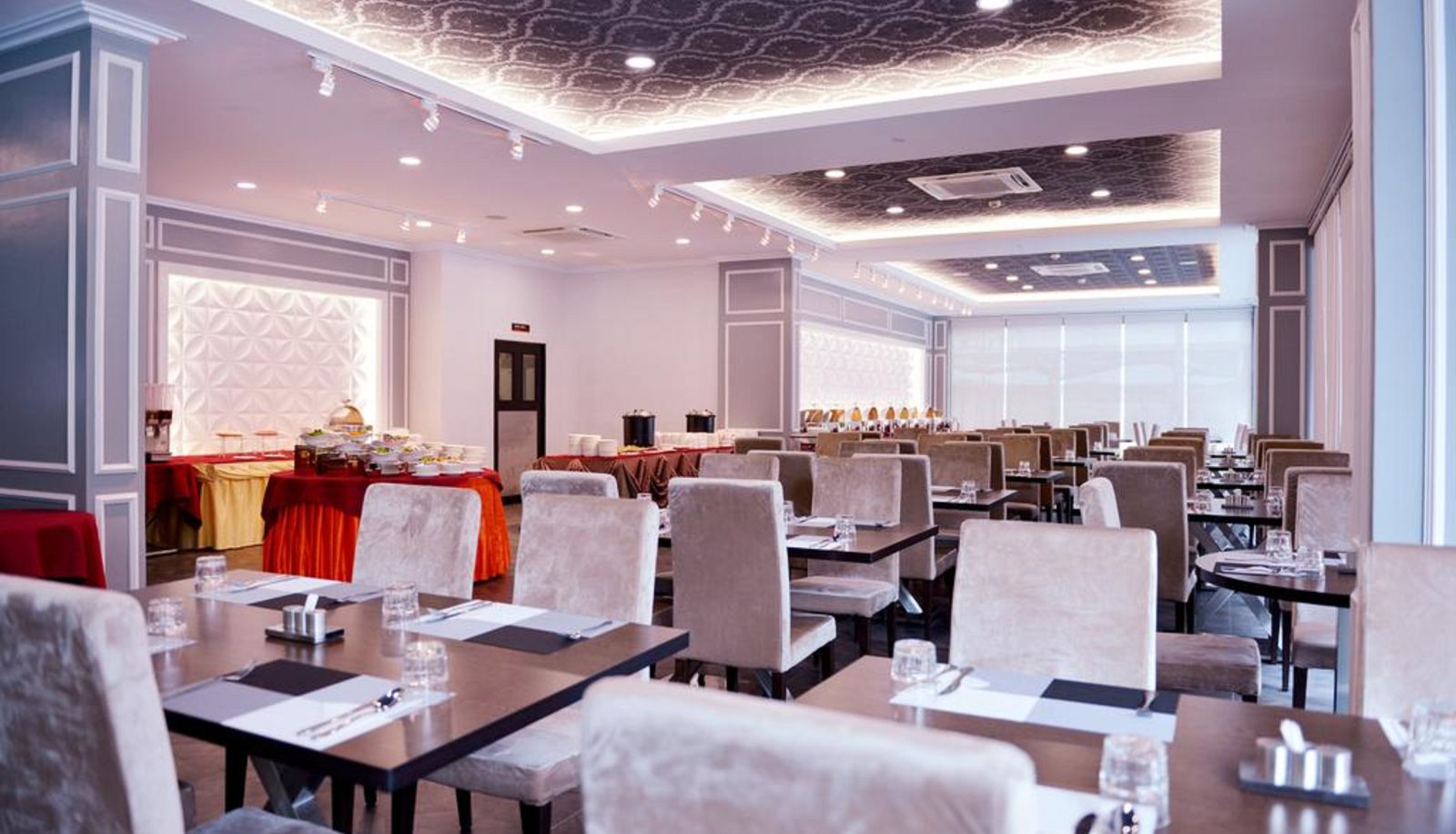 Restaurant - Picnic Hotel  Rangnam Bkk