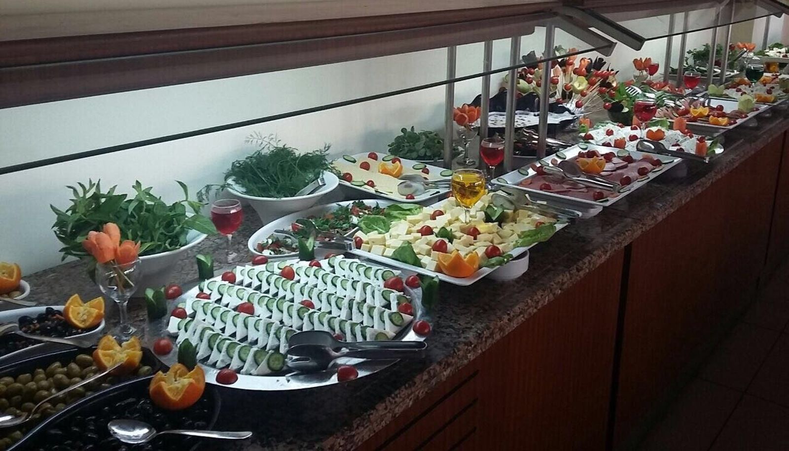 Frühstücksraum innerhalb des Restaurants - GRAND NAR HOTEL