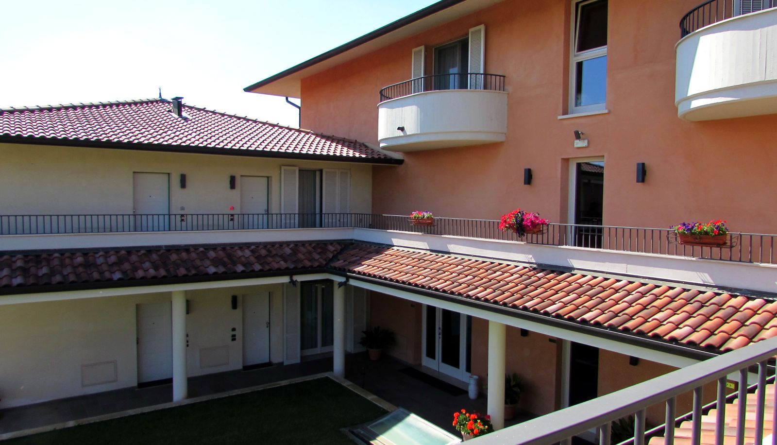 Terrace - Dante Residence