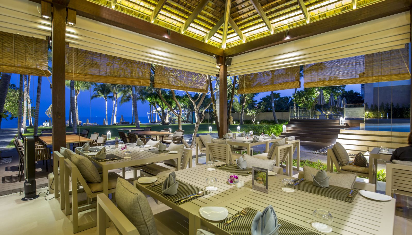 Salle de petit-déjeuner dans le restaurant - The Palayana Hua Hin