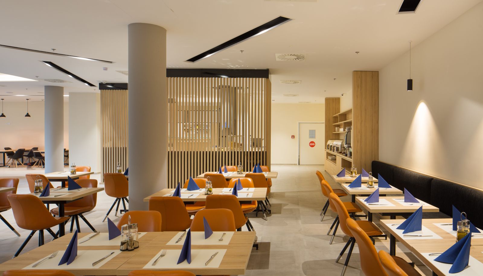Frühstücksraum innerhalb des Restaurants - AKEAH Verdi Budapest