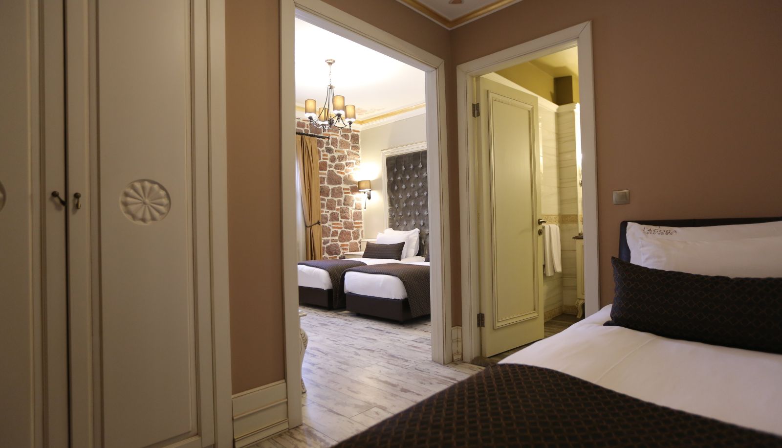 Pokój trzyosobowy - LAGORA  OLD TOWN HOTEL & BAZAAR