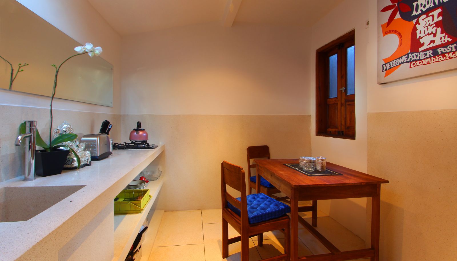 Zona de cocina en la habitación - The Apartments Canggu