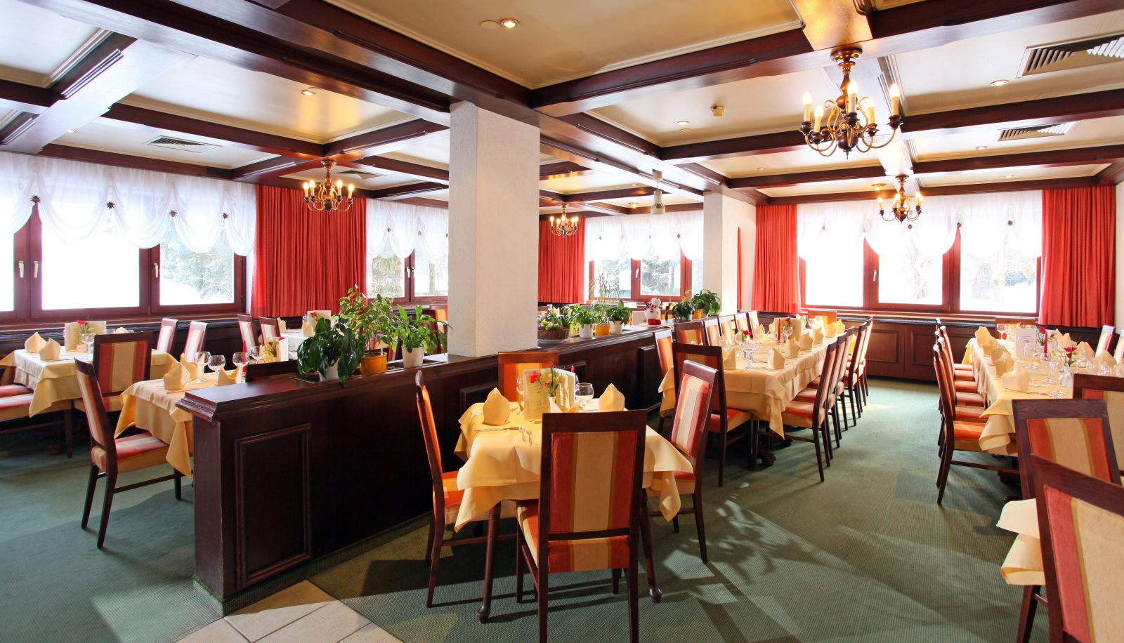 Sala śniadaniowa w restauracji - Parkhotel Kirchberg