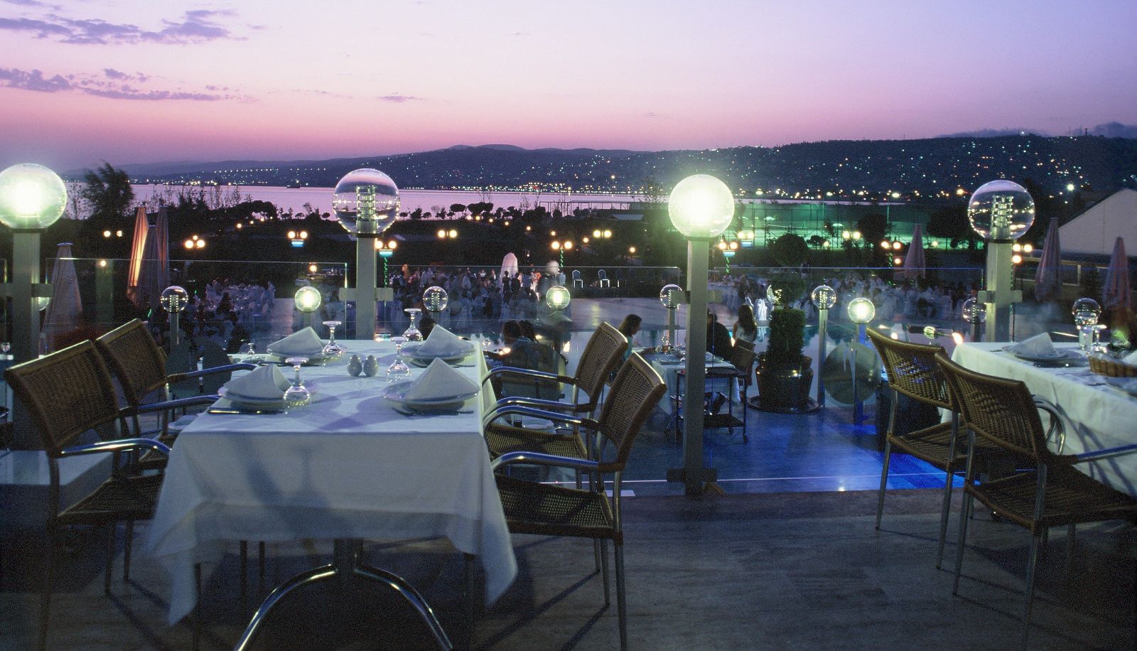 Terasse - EmexOtel Kocaeli