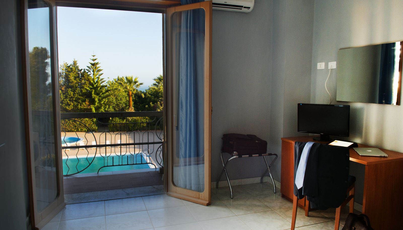 Zimmer mit Poolblick - Dei Pini