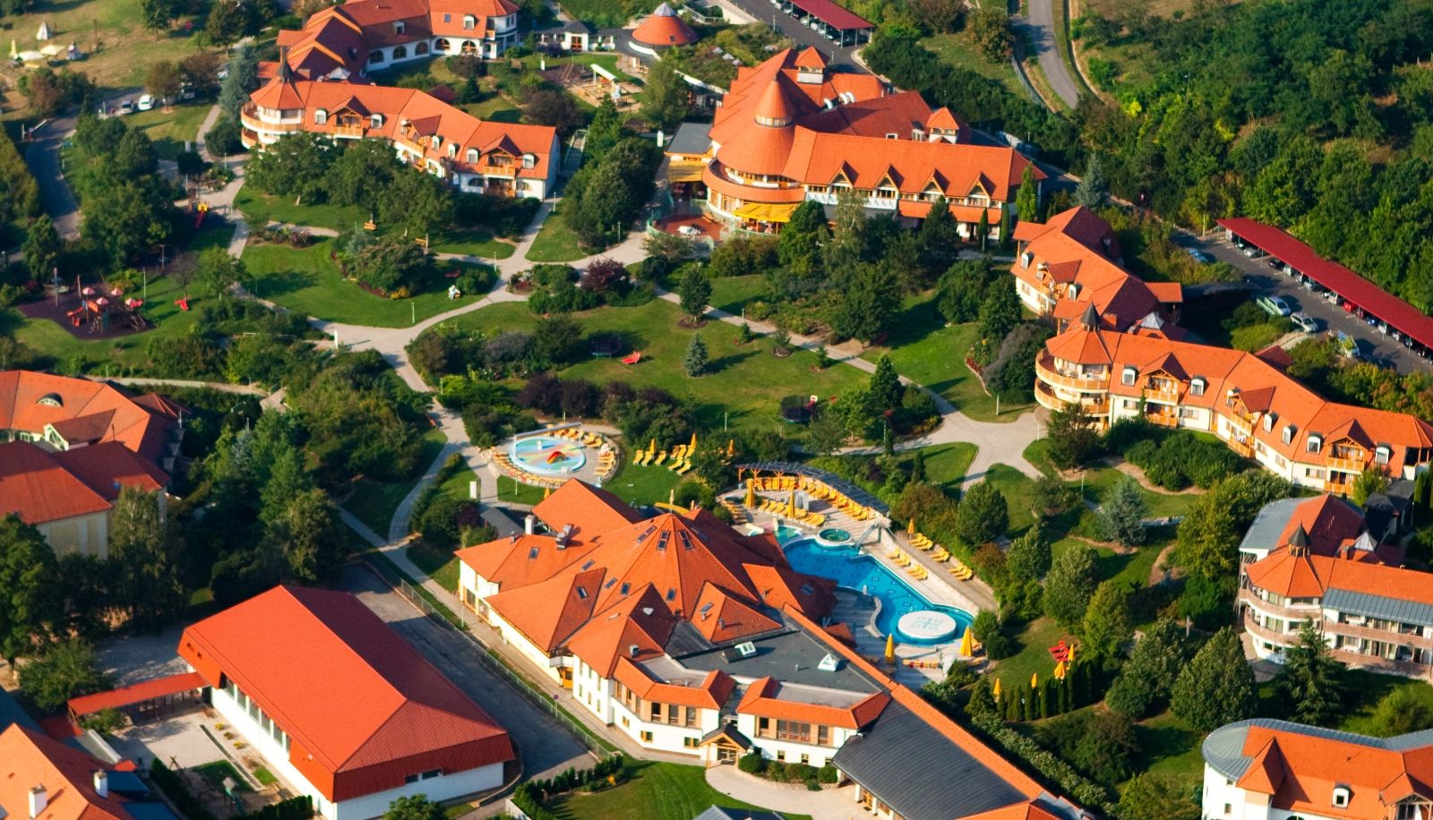 Zona exterior del hotel - Kolping